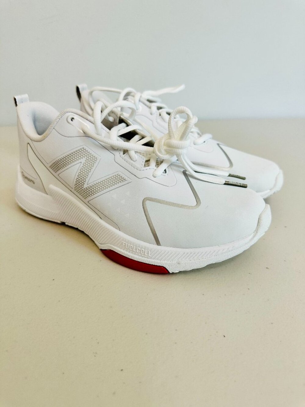 NEW BALANCE WOMEN'S FUELCELL ROMERO WHITE SILVER TRAINING SHOES STROMWT2 SIZE 9